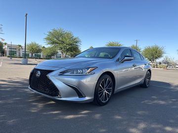 SILVER, 2022 LEXUS ES Image 