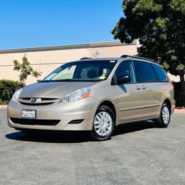 GOLD, 2006 TOYOTA SIENNA Image 