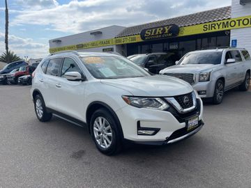 WHITE, 2018 NISSAN ROGUE Image 
