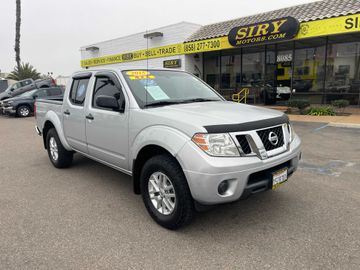 SILVER, 2015 NISSAN FRONTIER CREW CAB Image 