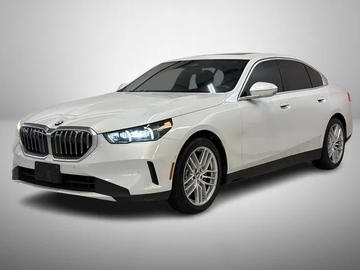 WHITE, 2025 BMW 530I/PREMIUM PACKAGE/HEADS UP DISPLAY Image 