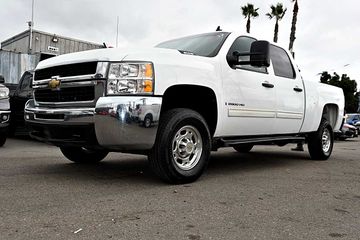WHITE, 2009 CHEVROLET SILVERADO 2500 HD CREW CAB Image 