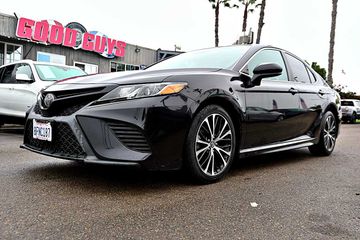 BLACK, 2018 TOYOTA CAMRY Image 