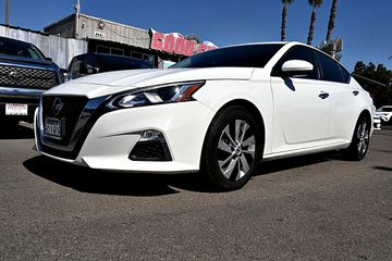 WHITE, 2020 NISSAN ALTIMA Image 