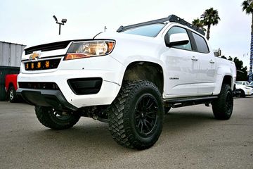 WHITE, 2020 CHEVROLET COLORADO CREW CAB Image 