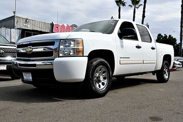 WHITE, 2010 CHEVROLET SILVERADO 1500 CREW CAB Image 