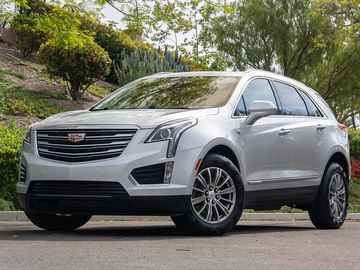 SILVER, 2017 CADILLAC XT5 Image 