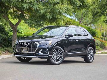 BLACK, 2022 AUDI Q3 Image 