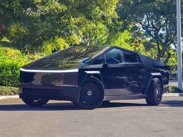 2024 TESLA CYBERTRUCK Image 