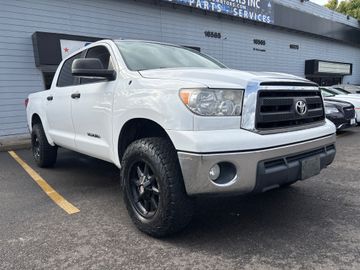 WHITE, 2013 TOYOTA TUNDRA CREWMAX Image 