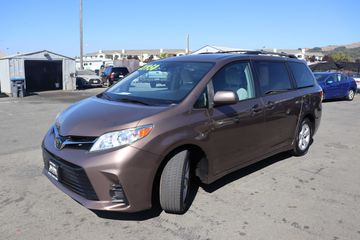 2019 TOYOTA SIENNA Image 