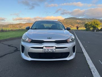SILVER, 2018 KIA RIO Image 