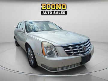 WHITE, 2009 CADILLAC DTS Image 