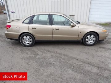 GOLD, 2002 SATURN L-SERIES Image 