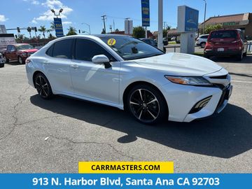 WHITE, 2020 TOYOTA CAMRY Image 