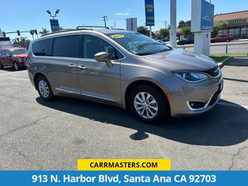 BROWN, 2017 CHRYSLER PACIFICA Image 