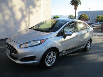SILVER, 2018 FORD FIESTA Image 