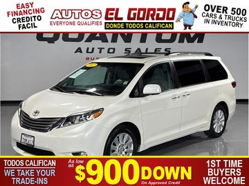 WHITE, 2017 TOYOTA SIENNA Image 