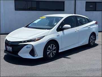 WHITE, 2019 TOYOTA PRIUS PRIME Image 
