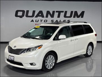WHITE, 2017 TOYOTA SIENNA Image 