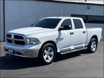 WHITE, 2022 RAM 1500 CLASSIC CREW CAB Image 