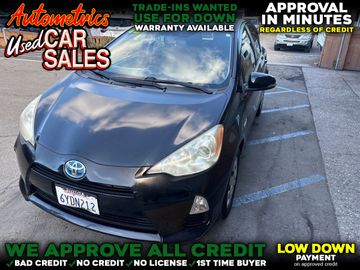 BLACK, 2012 TOYOTA PRIUS C Image 