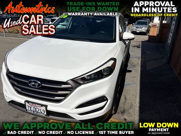 WHITE, 2016 HYUNDAI TUCSON Image 