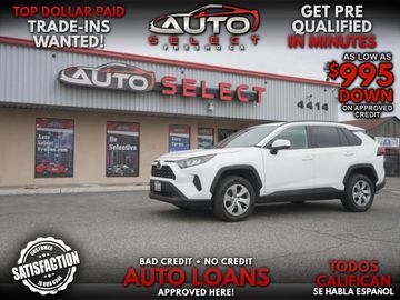 WHITE, 2019 TOYOTA RAV4 Image 