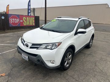 WHITE, 2015 TOYOTA RAV4 Image 