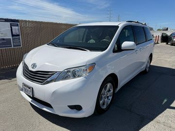 2014 TOYOTA SIENNA for sale in PATTERSON