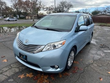 BLUE, 2015 TOYOTA SIENNA Image 