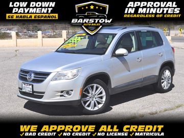 WHITE GOLD METALLIC, 2011 VOLKSWAGEN TIGUAN Image 