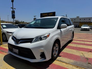2018 TOYOTA SIENNA for sale in INGLEWOOD