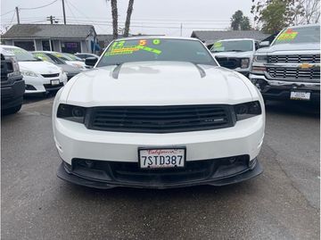 WHITE, 2012 FORD MUSTANG Image 