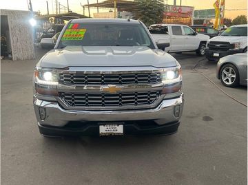 SILVER, 2018 CHEVROLET SILVERADO 1500 CREW CAB Image 