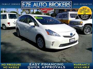 WHITE, 2012 TOYOTA PRIUS V Image 