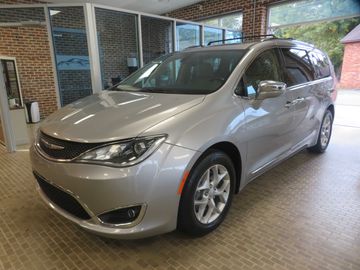 SILVER, 2019 CHRYSLER PACIFICA Image 