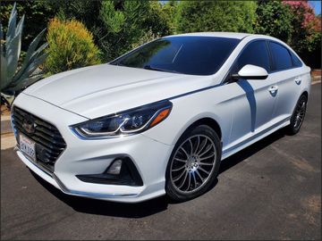 WHITE, 2019 HYUNDAI SONATA Image 