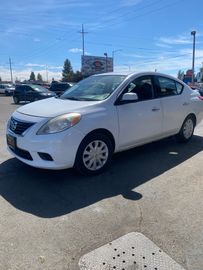 WHITE, 2014 NISSAN VERSA Image 