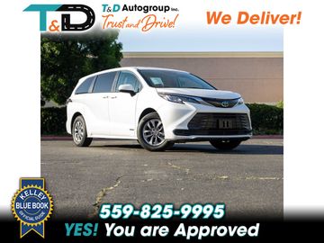 WHITE, 2021 TOYOTA SIENNA Image 