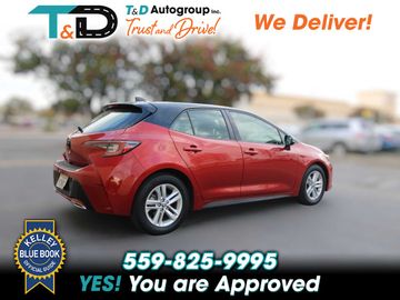 ORANGE, 2020 TOYOTA COROLLA HATCHBACK Image 