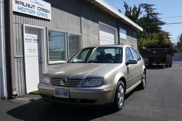 GOLD, 2004 VOLKSWAGEN JETTA Image 