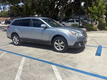 SILVER, 2013 SUBARU OUTBACK Image 