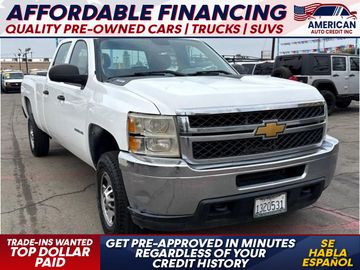 WHITE, 2013 CHEVROLET SILVERADO 2500 HD CREW CAB Image 