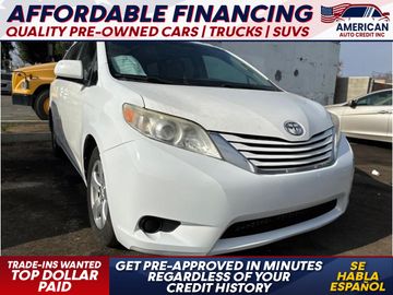 WHITE, 2016 TOYOTA SIENNA Image 
