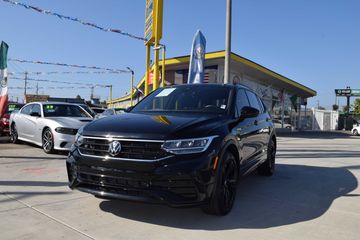 BLACK, 2023 VOLKSWAGEN TIGUAN Image 