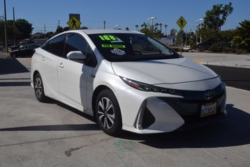 WHITE, 2017 TOYOTA PRIUS PRIME Image 
