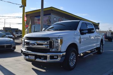 WHITE, 2019 FORD F250 SUPER DUTY CREW CAB Image 
