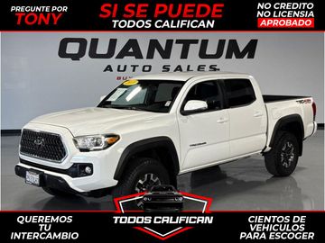 WHITE, 2018 TOYOTA TACOMA DOUBLE CAB Image 
