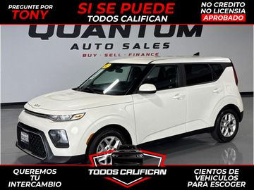 WHITE, 2022 KIA SOUL Image 